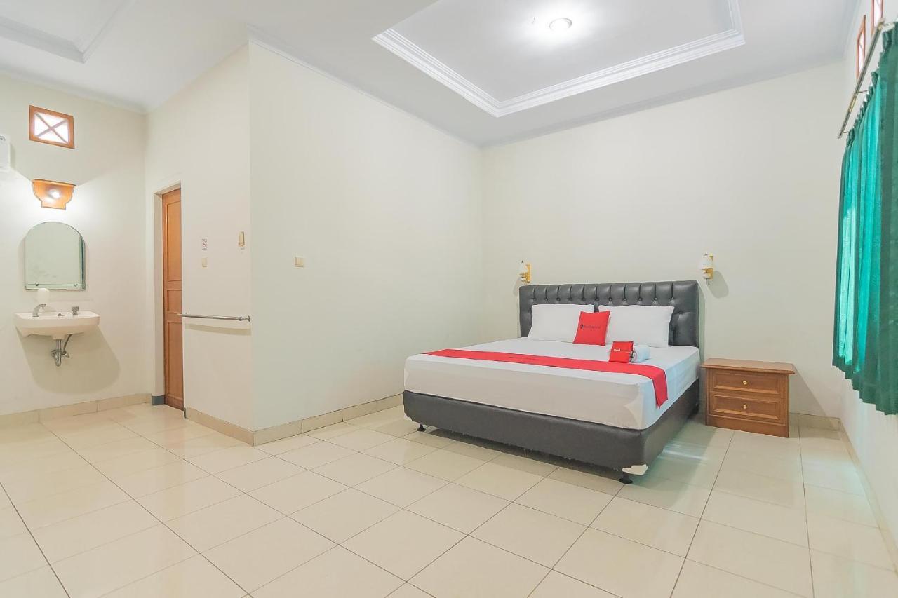 Reddoorz @ Pemuda Street Hotell Cirebon Exteriör bild